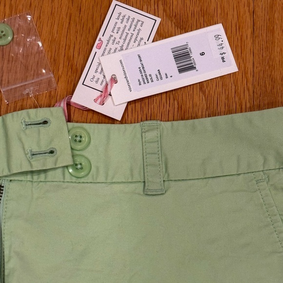 Vineyard Vines Women's Light Green Dayboat Shorts. Size 6. New with tags - Picture 3 of 6
